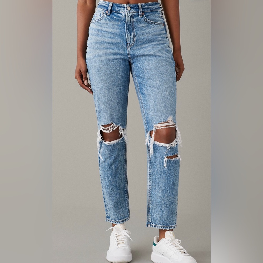 AE Strigid Ripped Mom Jean